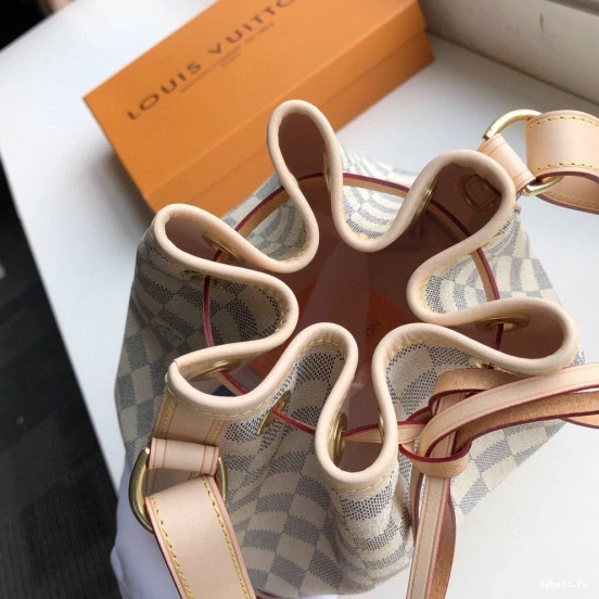 BB VUITTON NOE LOUIS 0413